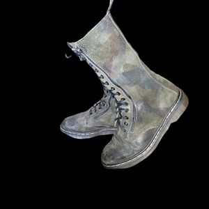Rare Doc Martens. DR MARTENS Green Camo Double Zip Size 6